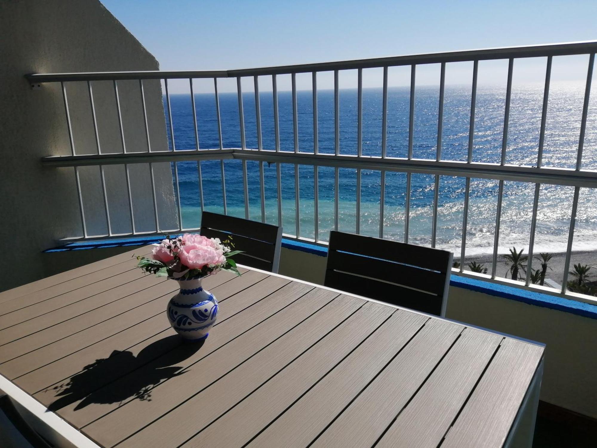 Bonito piso en primera línea de playa Almuñécar Exterior foto